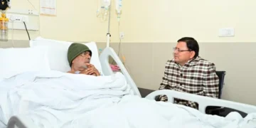 सीएम धामी बीजेपी प्रदेश अध्यक्ष के पिता से मिलने पहुंचे अस्पताल