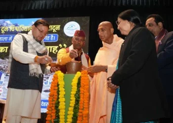 सीएम ने दून विश्वविद्यालय के समारोह में लिया भाग