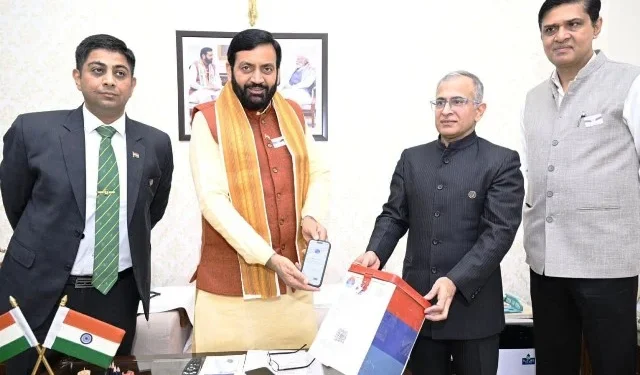 सीएम ने सशस्त्र सेना झंडा दिवस कोष में दिया योगदान