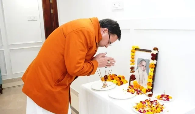 सीएम ने स्व. इंद्रमणि बड़ोनी को अर्पित की श्रद्धांजलि