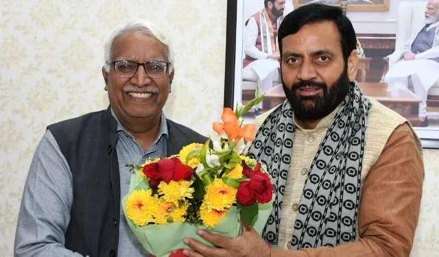 सीएम से आईजीयू कुलपति ने की मुलाकात