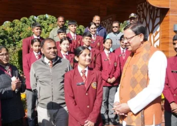 सैनिक स्कूल के छात्रों ने की सीएम से भेंट