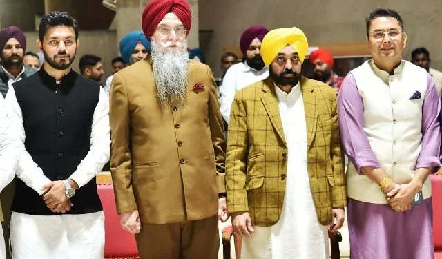 स्पीकर संधवां ने नवनिर्वाचित विधायकों को दिलाई शपथ