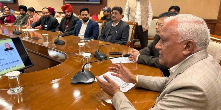 बरिंदर कुमार गोयल ने भूमि और जल संरक्षण विभाग के 21 नए नियुक्त उम्मीदवारों को सौंपे नियुक्ति पत्र