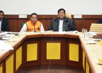 गलत जानकारी देने वाले अफसरों पर होगा एक्शन - मंत्री