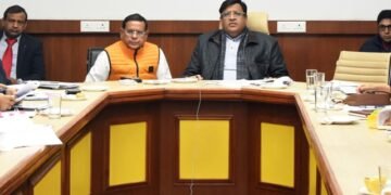 गलत जानकारी देने वाले अफसरों पर होगा एक्शन - मंत्री