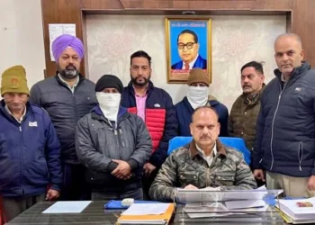 जेई और लाइनमैन रिश्वत लेते काबू