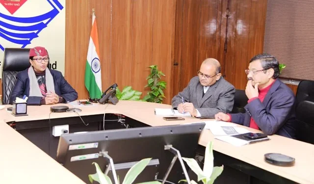 दुनियाभर में मौजूद उत्तराखंड के प्रवासी ले रहे हैं राज्यों में गांवों को गोद