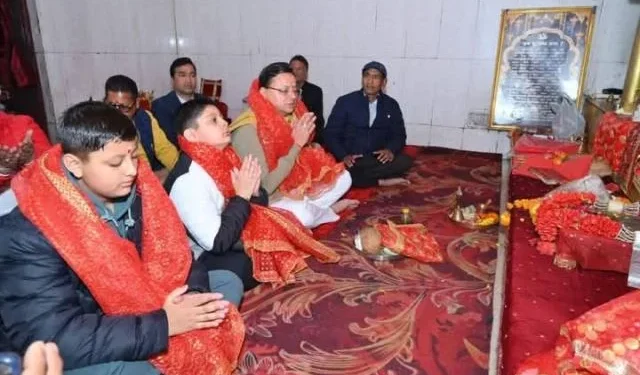 धामी ने की मां सुरकंडा मंदिर में पूजा