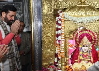 नववर्ष पर सीएम ने की माता मनसा देवी मंदिर में पूजा