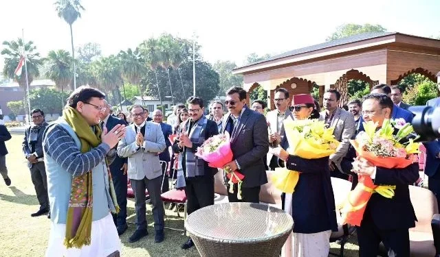 नववर्ष पर सीएम से मिले मंत्री और अफसर