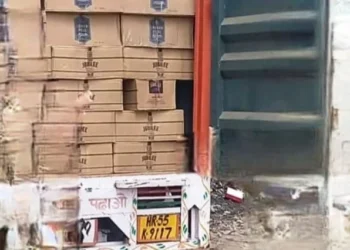 पंजाब में 220 पेटी अवैध शराब के साथ ट्रक काबू