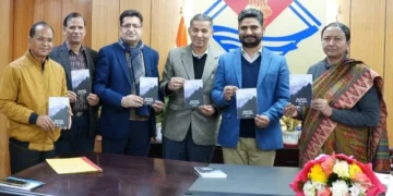 मुख्य सचिव ने किया पुस्तक का विमोचन