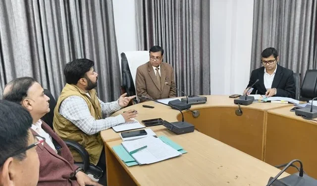 राज्य निर्वाचन आयुक्त ने की तैयारियों की समीक्षा