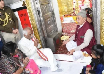 राज्यपाल ने माता मनसा देवी मंदिर में की पूजा अर्चना
