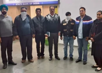 रिश्वत लेते निगम बिल्डिंग इंस्पेक्टर व नक्शा नवीस काबू