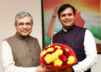 रेल मंत्री अश्विनी वैष्णव से मिले मंत्री गौरव गौतम