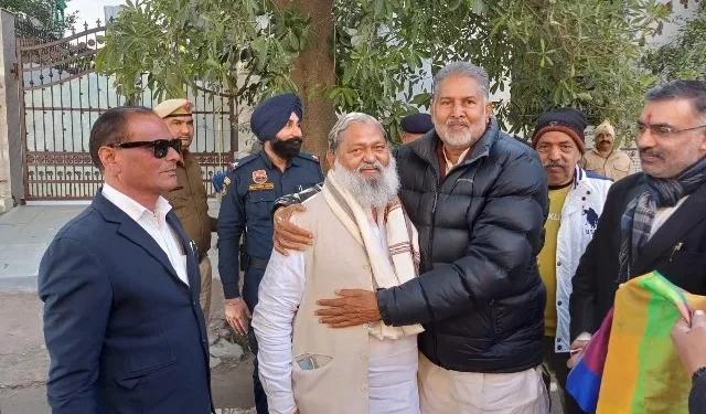 विज का मंत्रियों के पास ट्रांसफर अधिकार पर बड़ा बयान