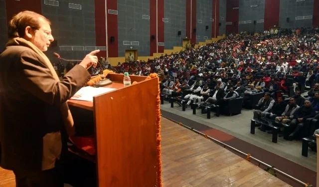 शिक्षाविदों, अभिभावकों से कैबिनेट मंत्री डॉ. शर्मा ने किया संवाद