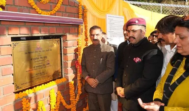 सीएम ने धर्मशाला सिटी की पहली सौर ऊर्जा परियोजना का उद्घाटन किया