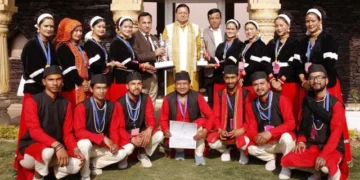 सीएम से मिले “सांस्कृतिक विरासत एवं साहसिक खेल” झांकी के कलाकार