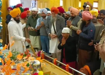 स्पीकर व मंत्रियों ने गुरुद्वारा टूट्टी गंडी साहिब में मत्था टेका