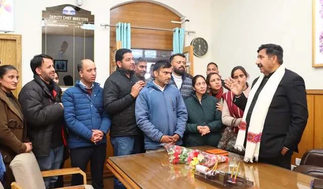 उप-मुख्यमंत्री से मिले ड्राइंग मास्टर के अभ्यर्थी