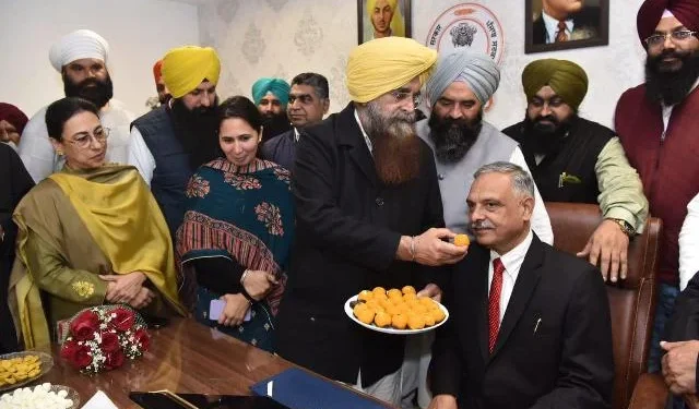 डॉ. सुखविंदर ने वेयरहाउसिंग कॉरपोरेशन का चेयरमैन पद संभाला