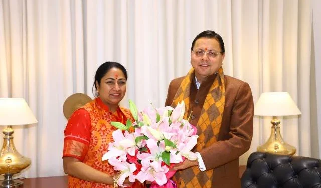 दिल्ली की नवनिर्वाचित सीएम रेखा गुप्ता से मिले धामी