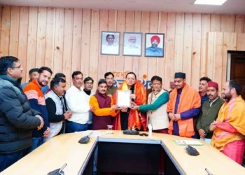 धामी ने तीर्थ पुरोहितों के साथ किया मंथन