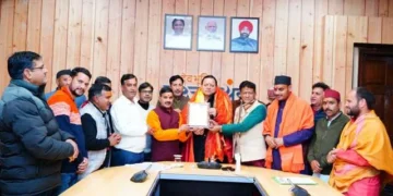 धामी ने तीर्थ पुरोहितों के साथ किया मंथन
