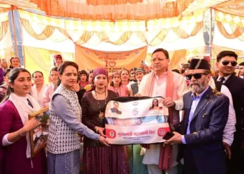 धामी ने मुख्य सेवक संवाद - आपके द्वार' कार्यक्रम में लिया भाग