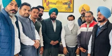 नगर परिषद का क्लर्क रिश्वत लेते गिरफ्तार