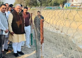 पंवार ने किया अमृत सरोवर तालाब का निरीक्षण