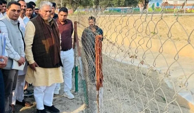 पंवार ने किया अमृत सरोवर तालाब का निरीक्षण