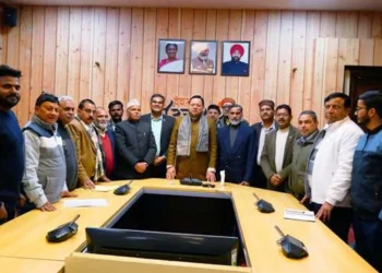 पत्रकारों से मिले सीएम धामी