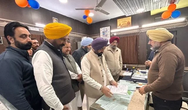 मंत्री ने की बठिंडा तहसील ऑफिस की अचानक चेकिंग