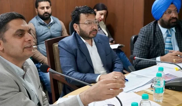 मंत्री ने दिए निगमों को फंड का उपयोग करने के निर्देश