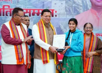 मुख्यमंत्री धामी ने संस्कृत छात्रों को किया सम्मानित