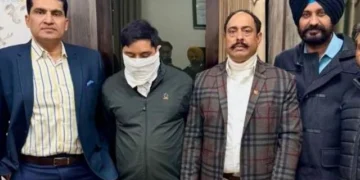 रिश्वत लेते नायब तहसीलदार का रीडर काबू
