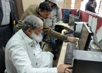 विज के निरीक्षण से बिजली अधिकारियों में मचा हड़कंप