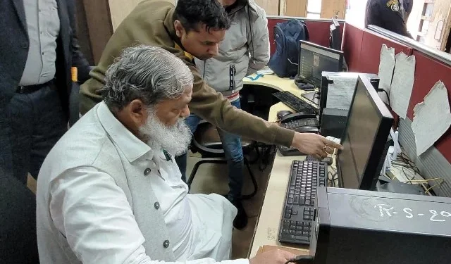 विज के निरीक्षण से बिजली अधिकारियों में मचा हड़कंप