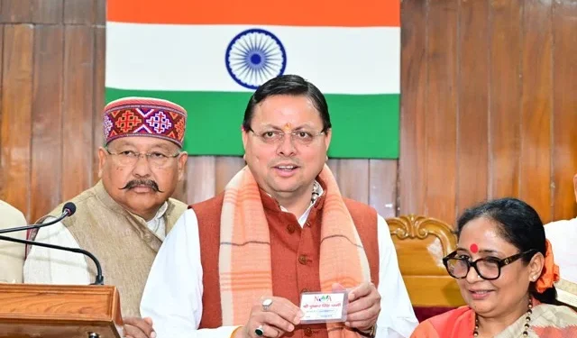 सीएम ने किया ई-विधान एप्लीकेशन का लोकार्पण