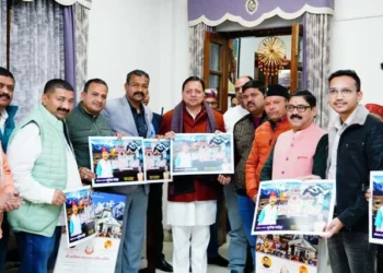 सीएम ने किया ‘देवभूमि आओ-उत्तराखंड आओ’ पोस्टर का विमोचन