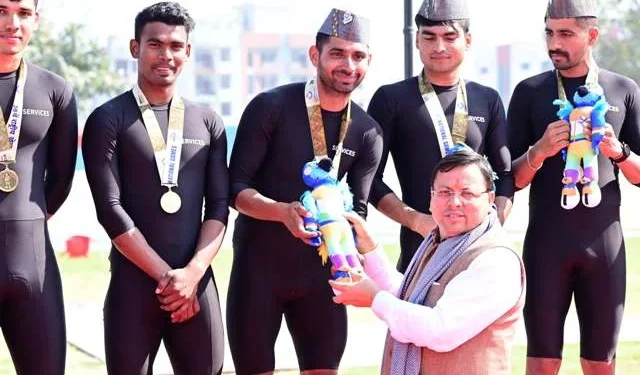 सीएम ने नेशनल साइकिलिंग पदक विजेताओं को प्रदान किए मेडल
