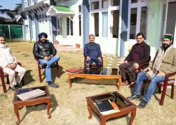 सीएम ने सोलन जिले के विकासात्मक कार्यों की समीक्षा की