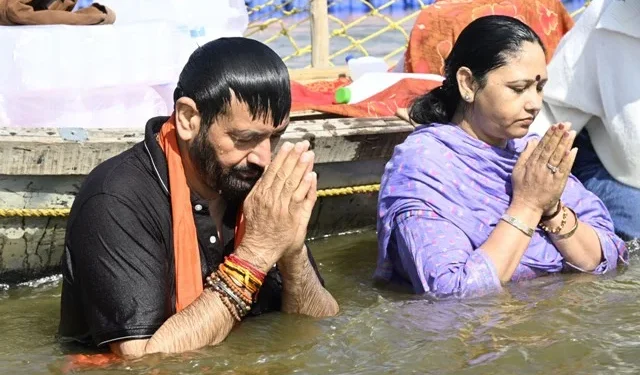 सीएम सैनी ने महाकुंभ में लगाई आस्था की डुबकी