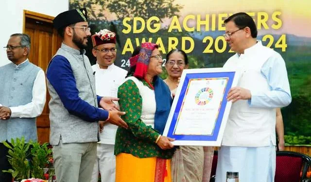 16 एस.डी.जी एचीवर को मुख्यमंत्री ने किया सम्मानित