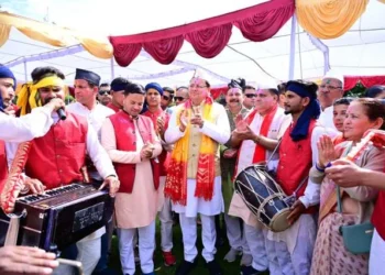 अबीर-गुलाल संग और निखरे लोक संस्कृति के रंग