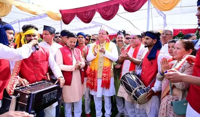 अबीर-गुलाल संग और निखरे लोक संस्कृति के रंग